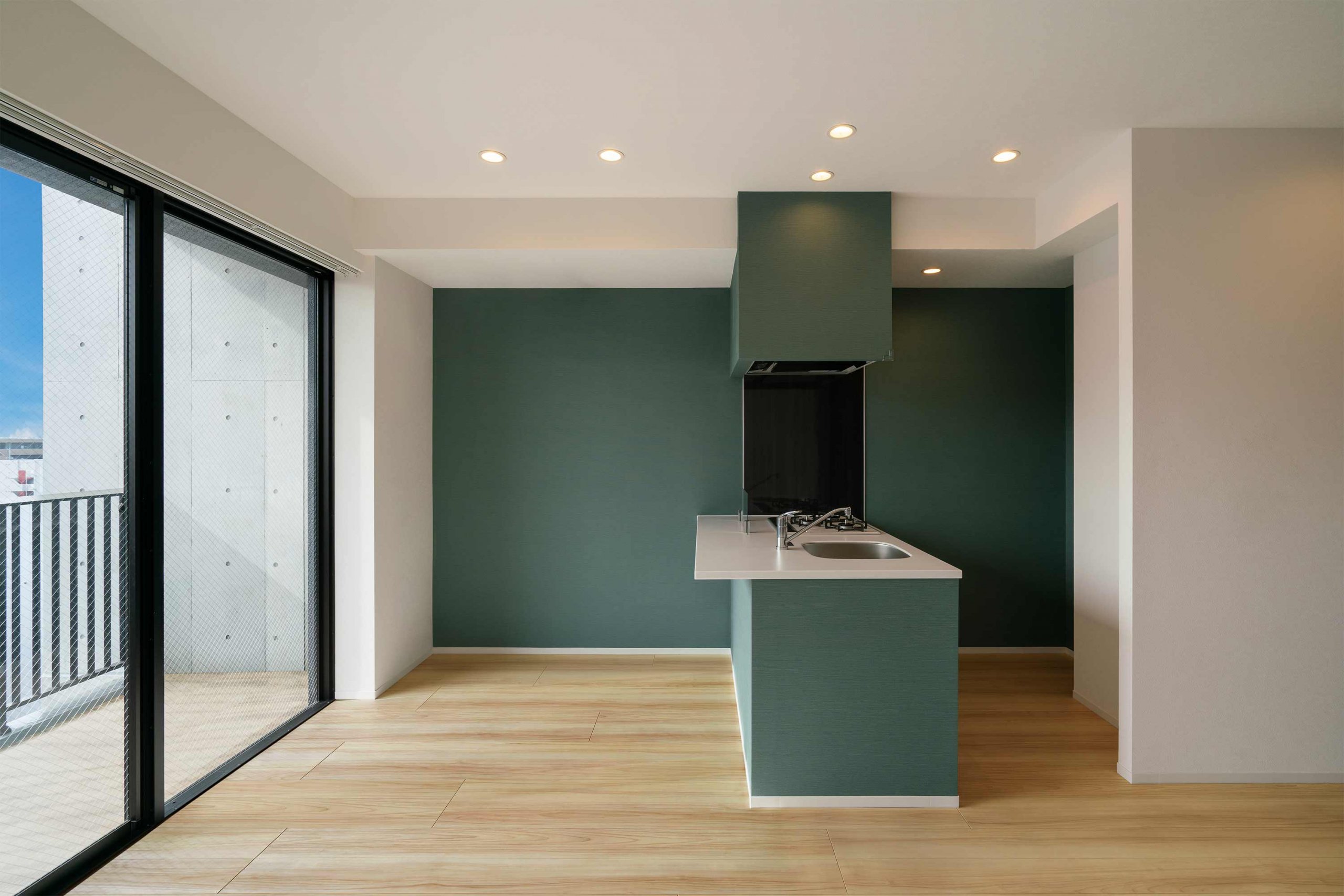 窓の映り込みや反射の消去　修正後